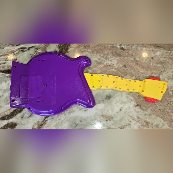 2004 The Wiggles Wiggly Giggly Guitar Dancing Singing 18" Purple *Works* - Picture 4 of 5